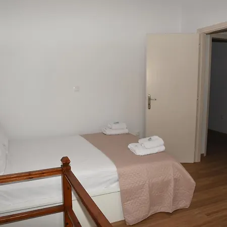 J&b Maisonette House