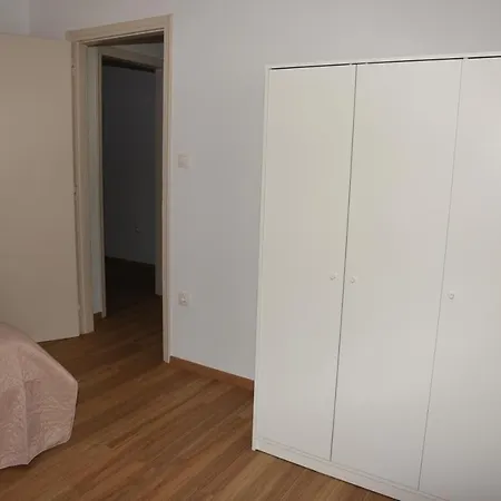 Apartment J&b Maisonette House *